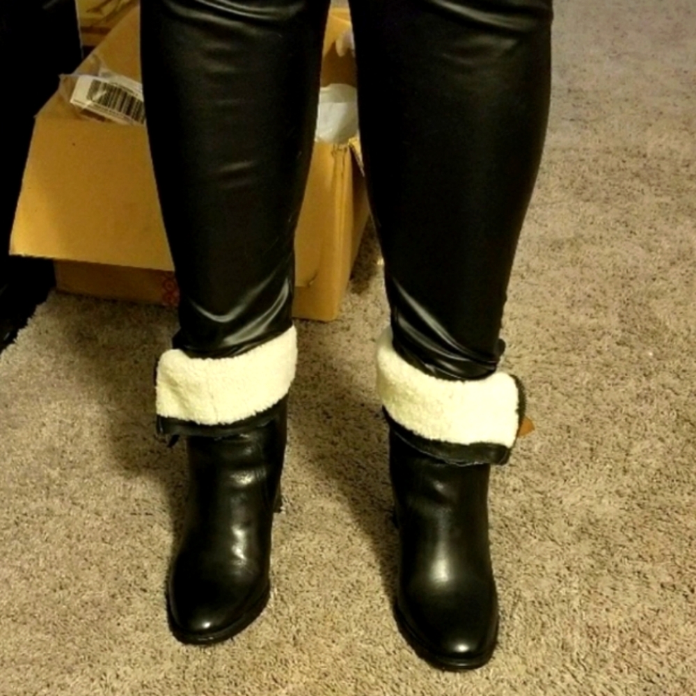 Authentic Burberry Boots - Picture 1 of 9